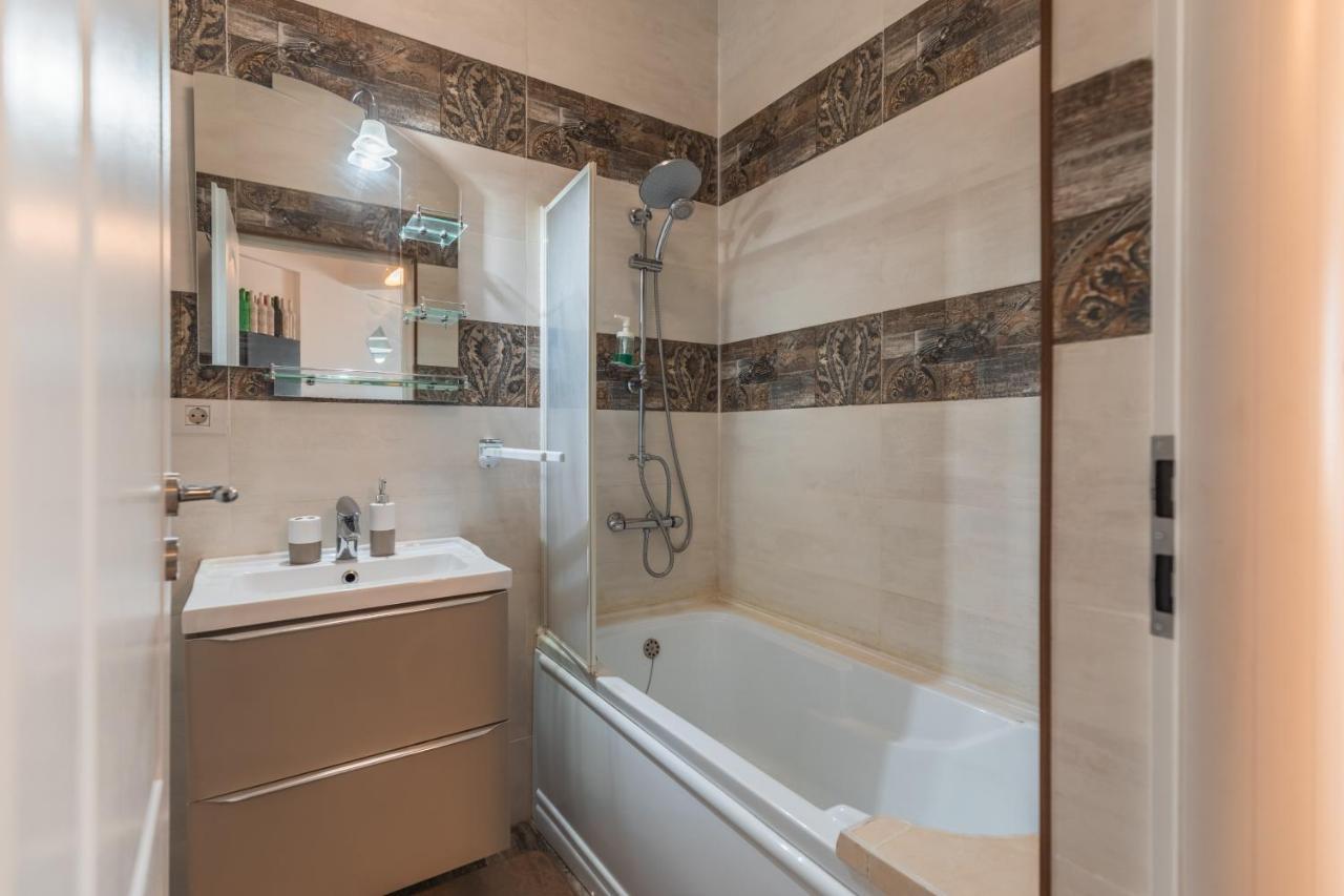 Appartamento Apartament Unique Relax Năvodari Esterno foto