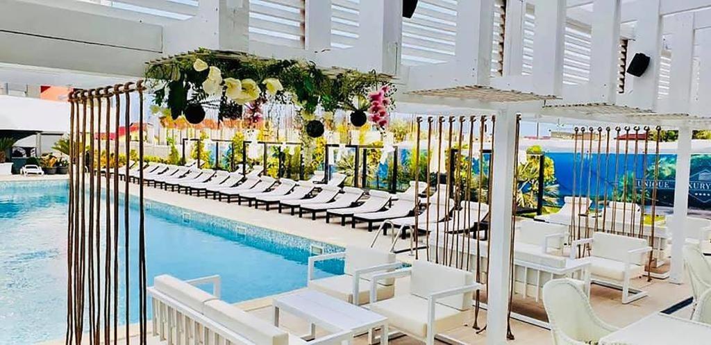 Appartamento Apartament Unique Relax Năvodari Esterno foto